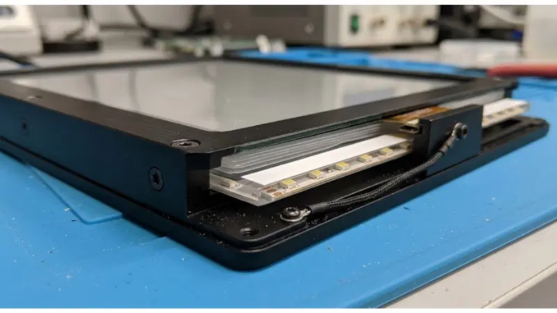Technical integration detail for transparent LCD edge lighting uniformity bezel masking Technical integration detail for transparent LCD edge lighting uniformity bezel masking